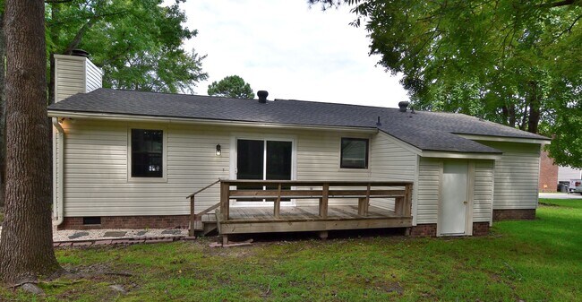 Foto del edificio - 1405 Treetop Ln