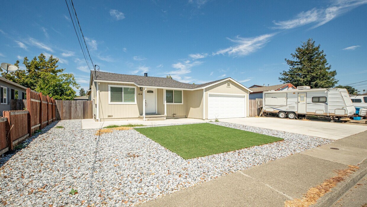 Foto principal - For Rent: Beautifully Updated 3-Bedroom Ho...
