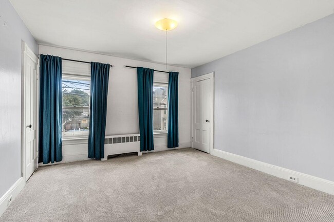 Dormitorio (2 armarios) - 216 Jewett St