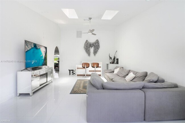 Foto del edificio - 3 br, 2 bath House - 270 SE 7th St # 0