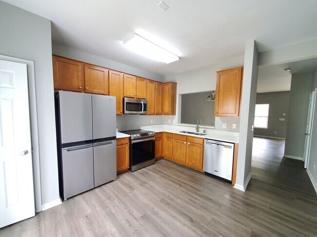 Building Photo - Beautiful 3 story townhome in Charlotte, NC