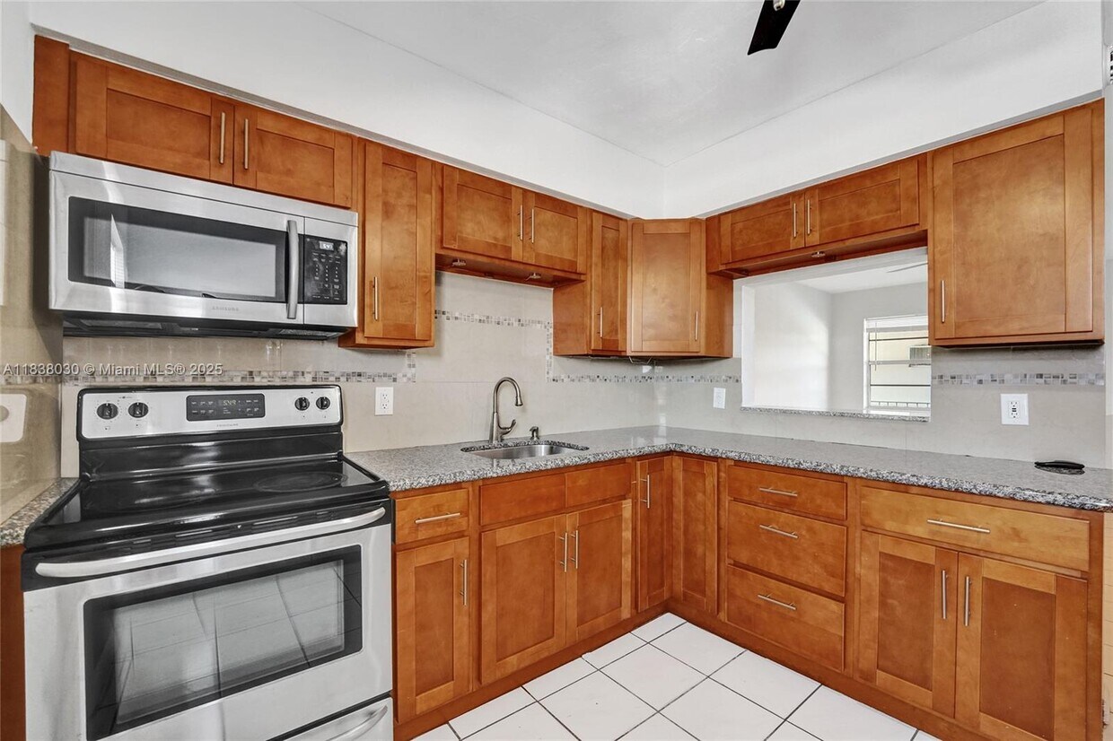 Primary Photo - 7401 Pines Blvd