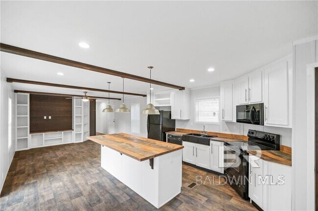 Foto del edificio - 18113 Brigitte Mitchell Ln