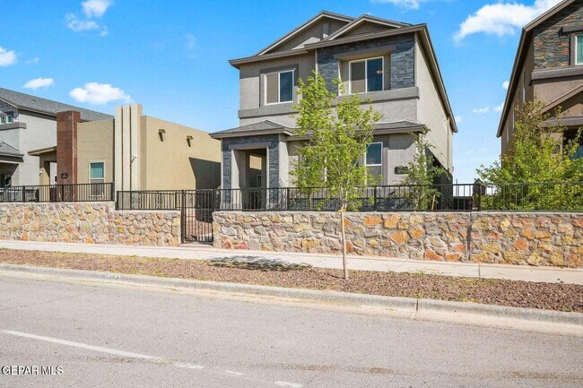 Building Photo - 14947 Pebble Hills Blvd