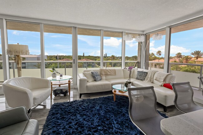 Building Photo - 3554 Ocean Dr