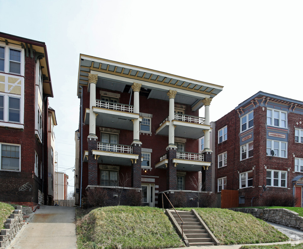 Building Photo - 4011-4013 Harrison St