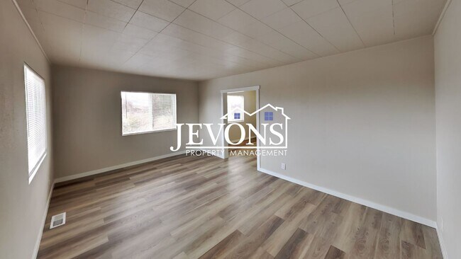 Building Photo - $500 Off First Month! 3BR Home w/ Washer & Dryer on Spacious 1-Acre Orchard Lot