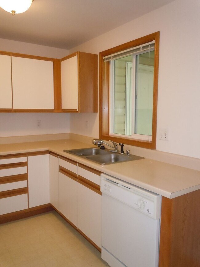 Building Photo - 4257 Wintergreen Circle #103