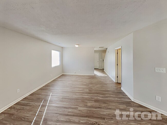 Building Photo - 2675 Chatfield Dr