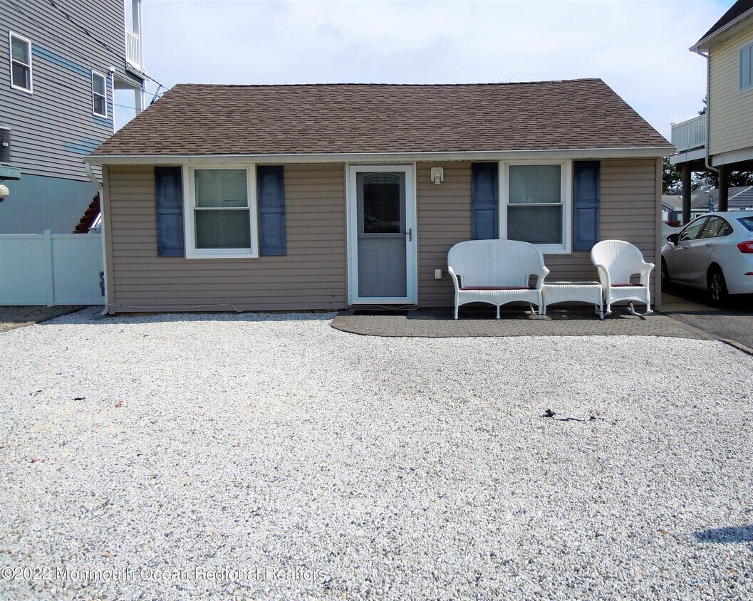 Primary Photo - 223 Butler Blvd