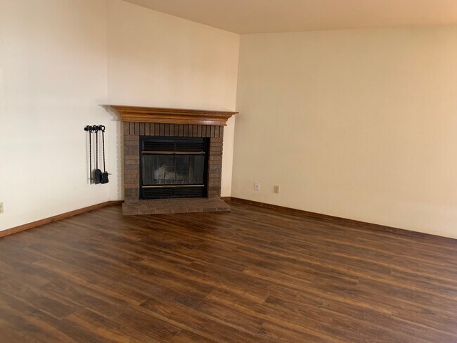 Building Photo - 7030 Los Arboles Cir