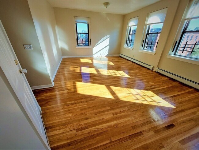 Foto del edificio - 370 Blue Hill Ave