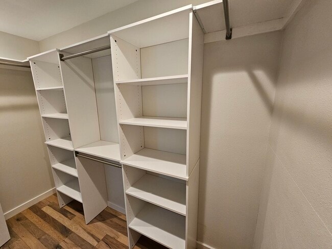 Foto del edificio - 5102 Ravensdale Ln