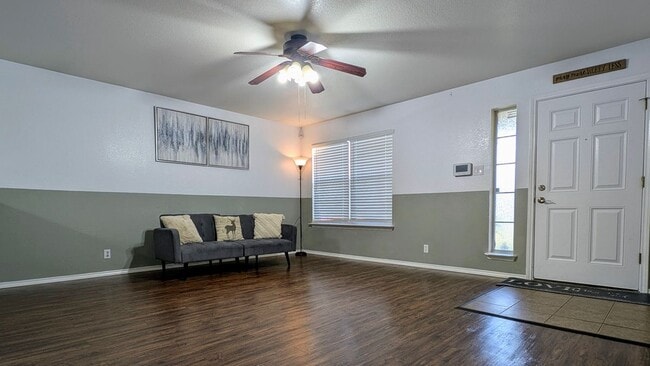 Building Photo - 10619 Shaenview