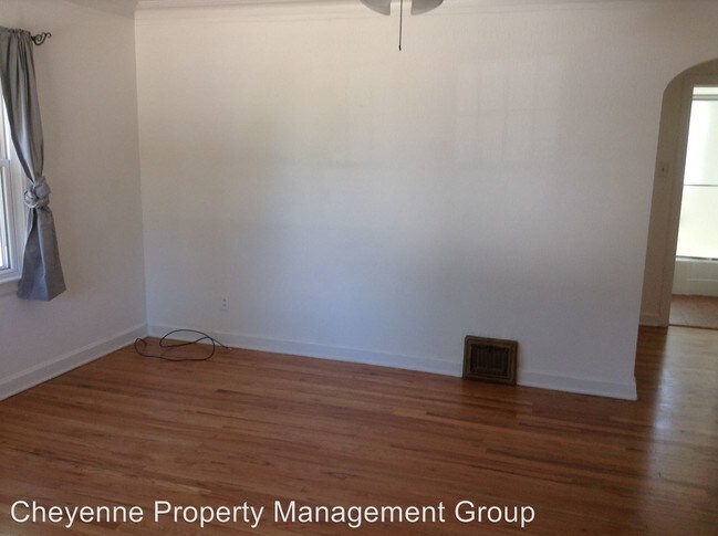 Foto del edificio - 1715 E Pershing Blvd