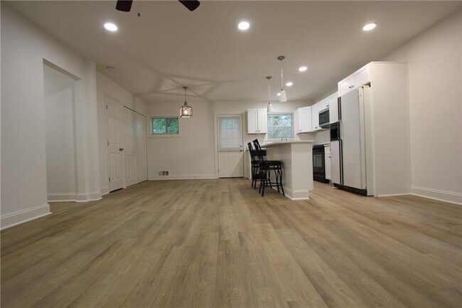 Foto del edificio - 3533 Larkspur Terrace