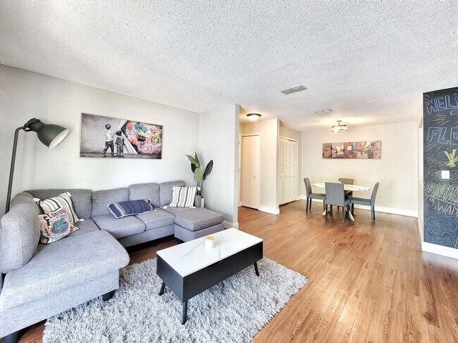 Foto del edificio - 3705 SW 27th St