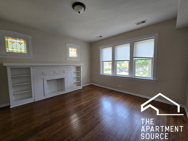Building Photo - 3757 W Sunnyside Ave
