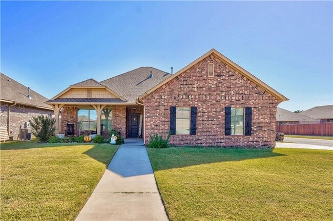 Building Photo - Luxurious Beauty In A Corner Lot!