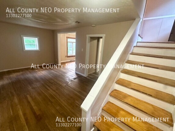 Building Photo - 3-bedroom, 2-bathroom home in Akron!