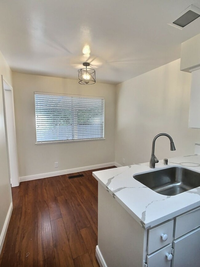 Foto del edificio - 3 Bedroom Duplex in Sunnyvale