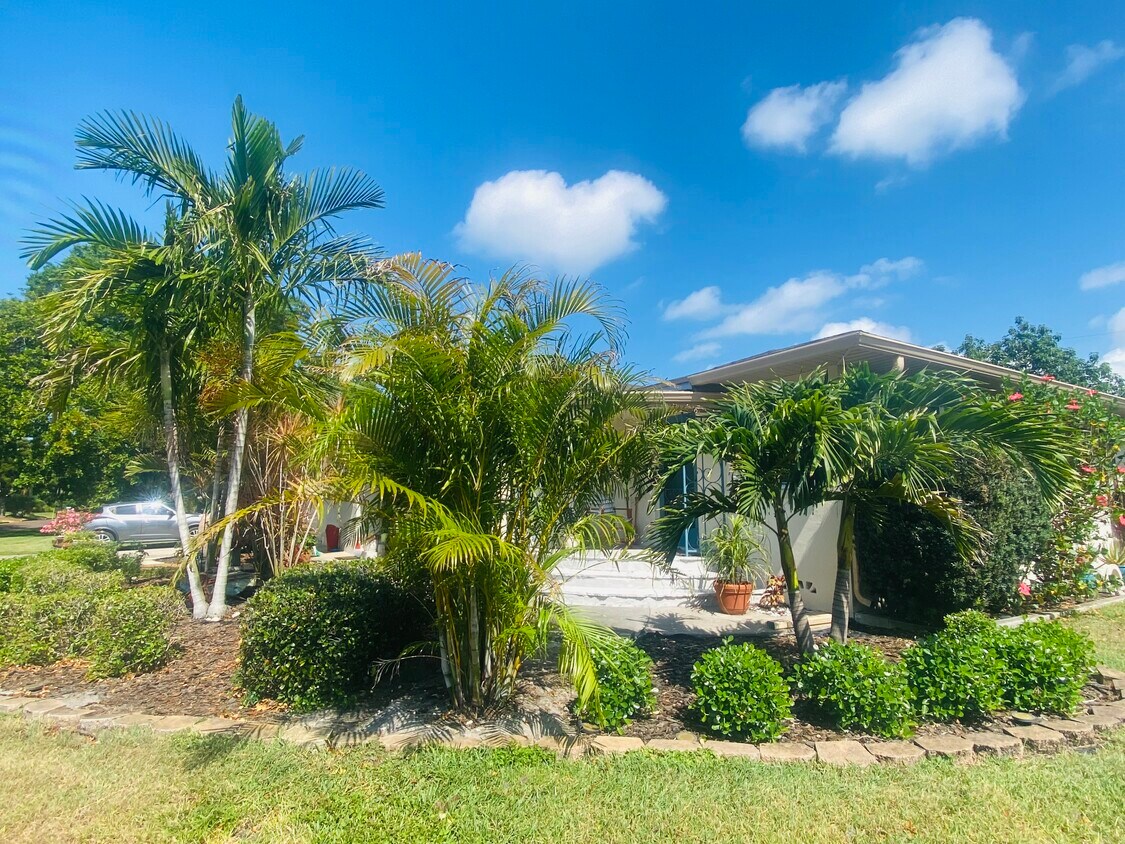 Tu entrada privada - 1401 61st Ave N