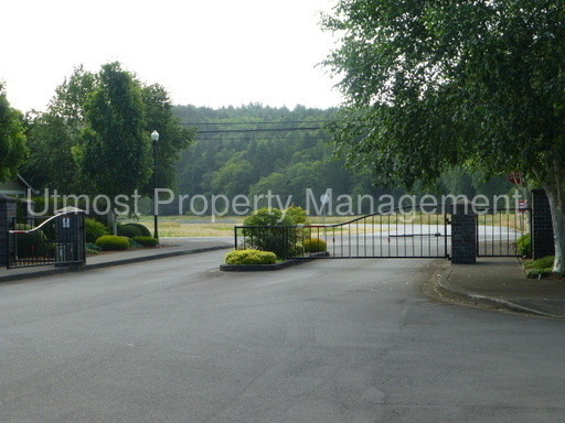 Building Photo - Longview Condo for Rent in Gated Community.