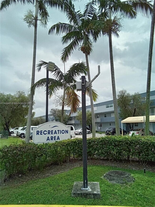 Foto del edificio - 9365 Fontainebleau Blvd