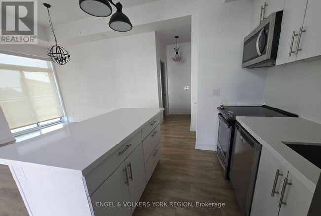 Photo du bâtiment - 331-331 Broward Wy.