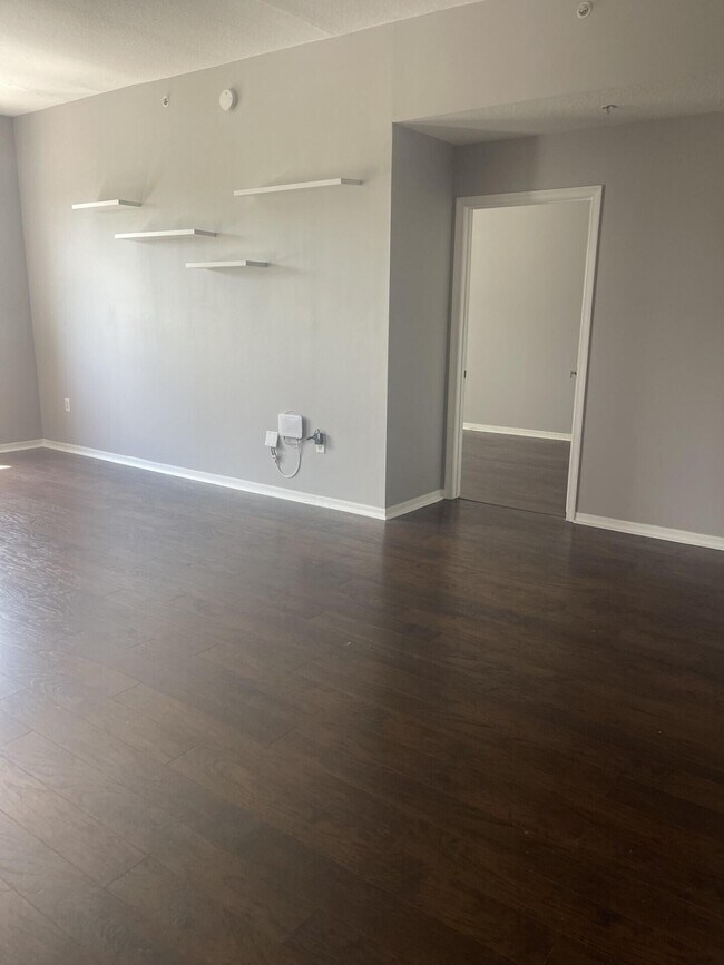 Building Photo - 1209 Main St