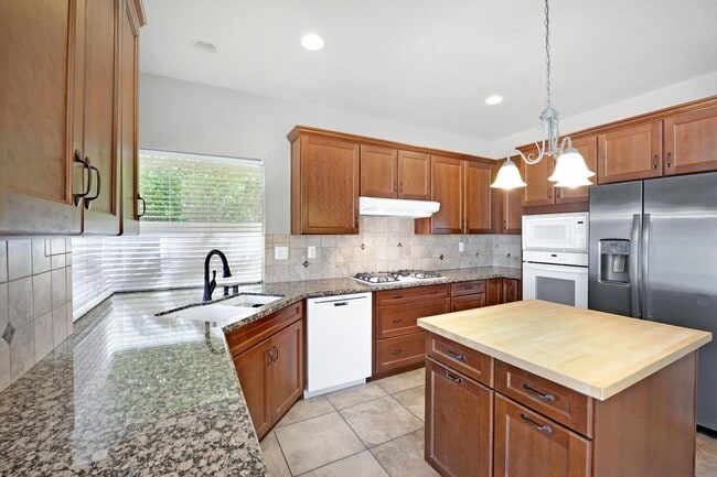 Foto del edificio - 40180 Eastwood Ln