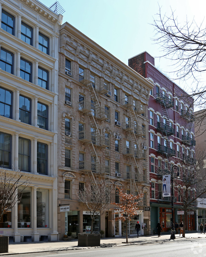 Foto del edificio - 423-425 W Broadway