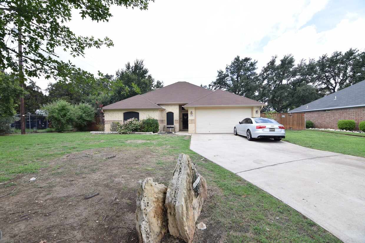 Primary Photo - 1218 Lancelot Dr
