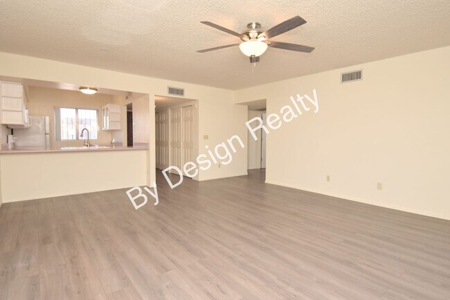 Foto del edificio - Pantano Parkway Townhome - Steps from The Loop
