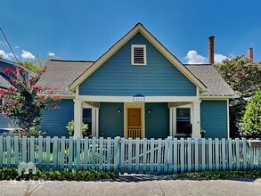 Building Photo - 167 Savannah St SE