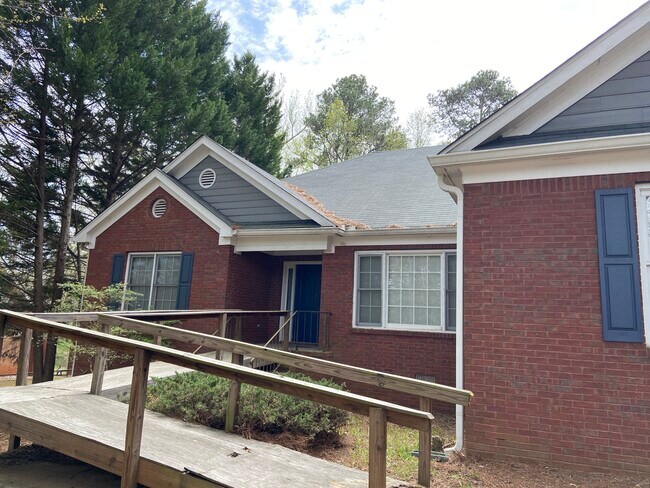 Building Photo - 1557 Lovejoy Rd