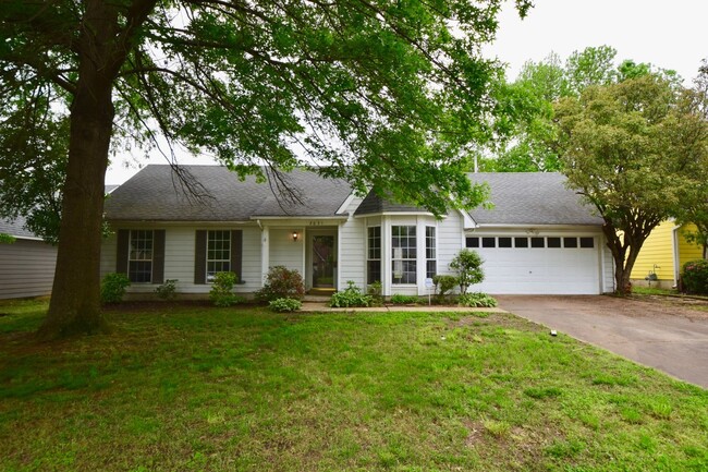 Building Photo - Cute home with great curb appeal near Wolf...