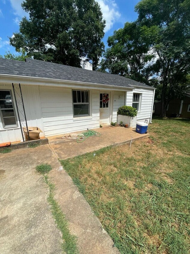 Primary Photo - 3 Bedroom, 1 Bath Home in Pendleton