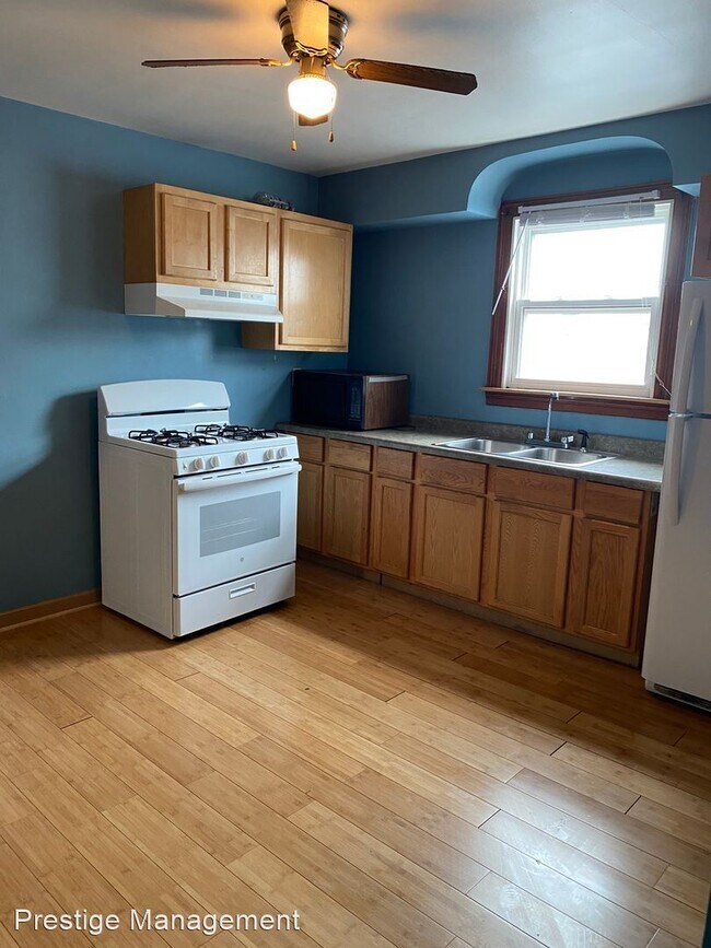 Building Photo - 2 br, 1 bath House - 1228 Lakeview Ave Unit B