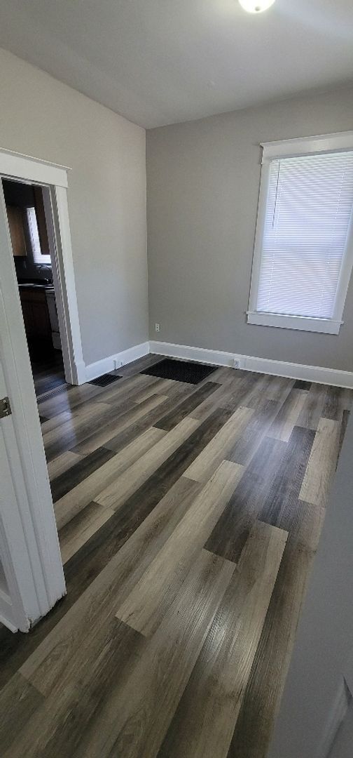 Building Photo - Newly remodeled 2 bedroom duplex!