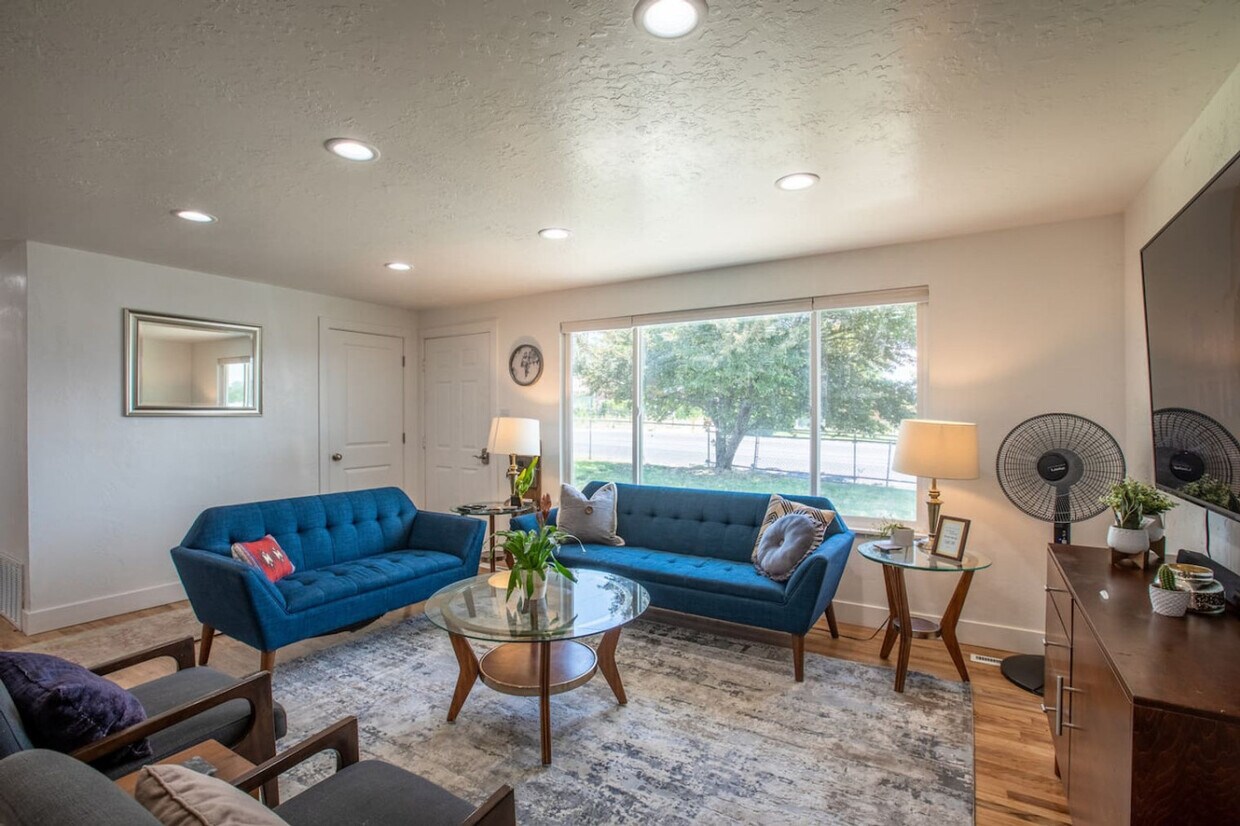 Foto principal - 9949 Sego Lily Dr