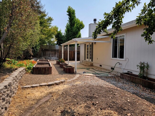 Building Photo - 2391 Julio Ln