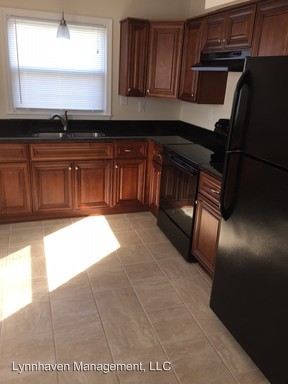 Building Photo - 227 Libbey St