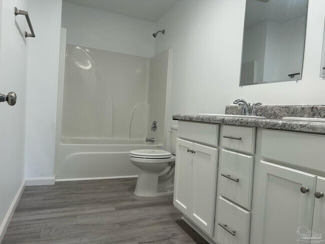 Foto del edificio - 5711 Pine Ln