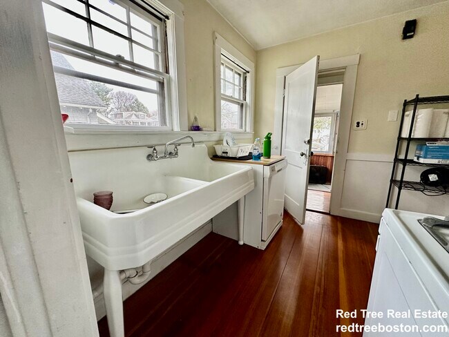 Foto del edificio - 102 Bennett St