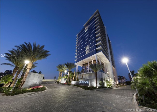 Building Photo - 5000 Island Estates Dr
