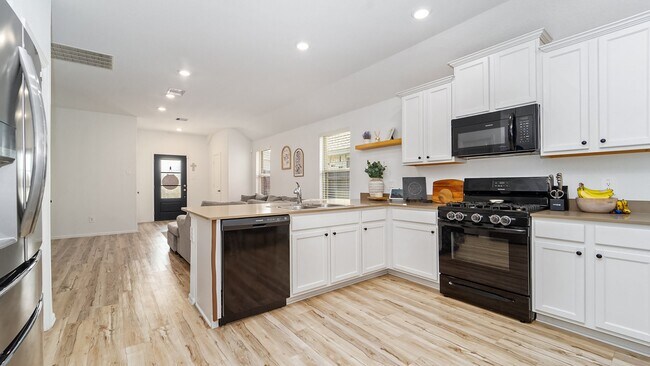 Building Photo - 18519 Summit Ranch Dr