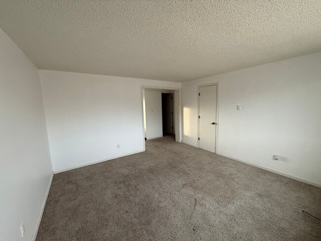 Building Photo - 418 Kings Ct