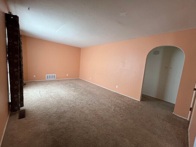 Building Photo - 2817 Cutler Ave NE