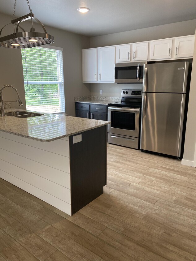 Foto principal - 301 Parker Ave